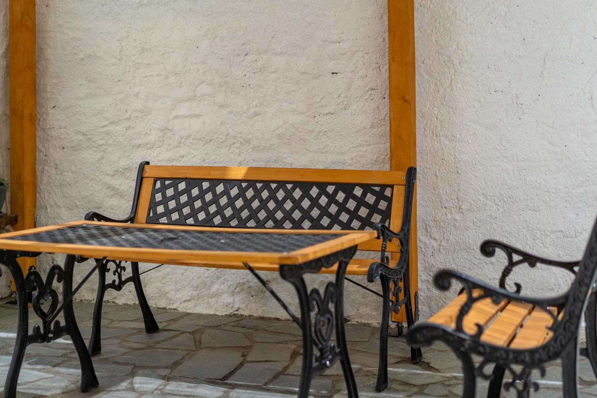 Spacious Home With Yard, Mytilene Lesvos Exterior foto