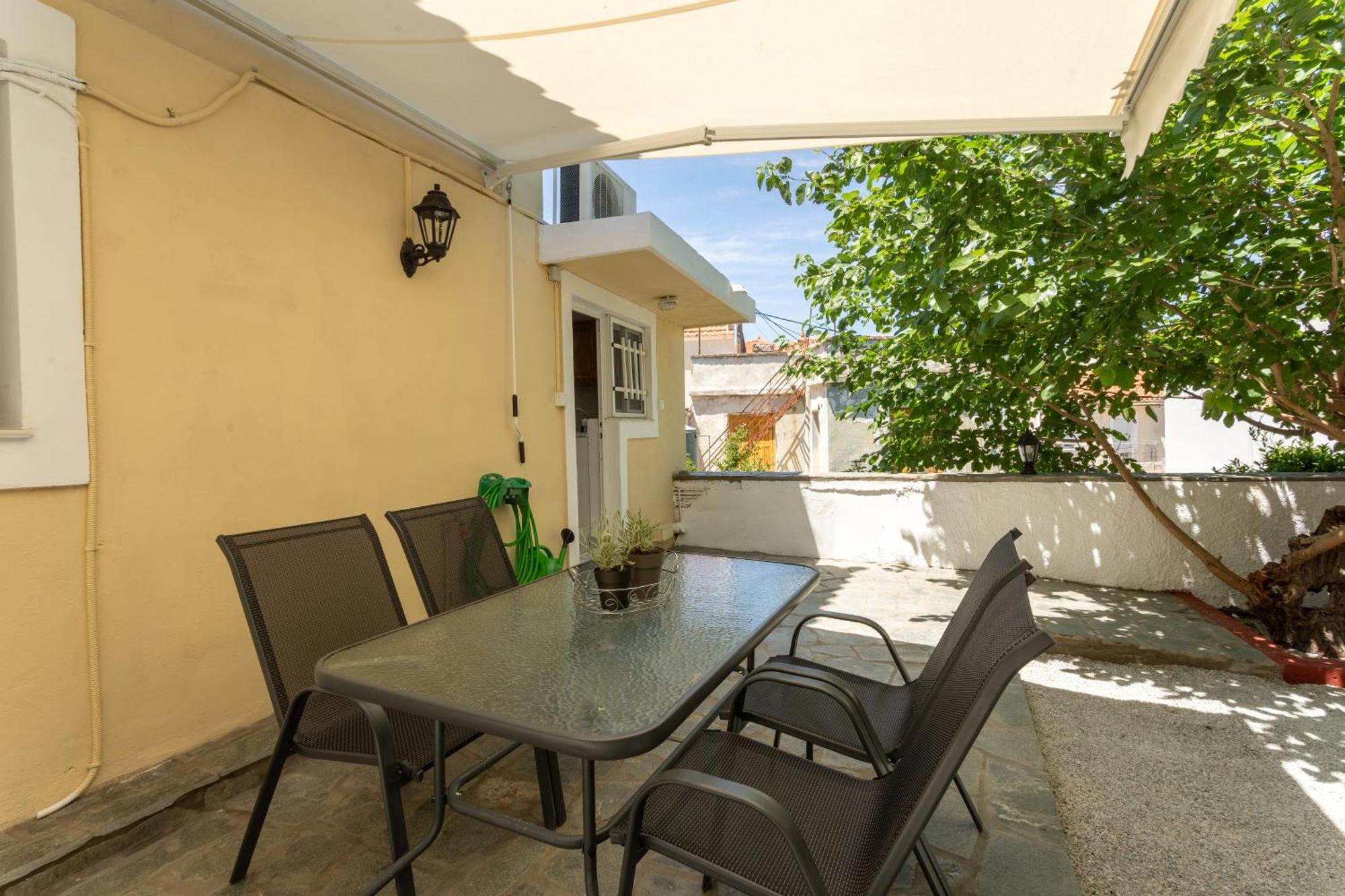 Spacious Home With Yard, Mytilene Lesvos Exterior foto