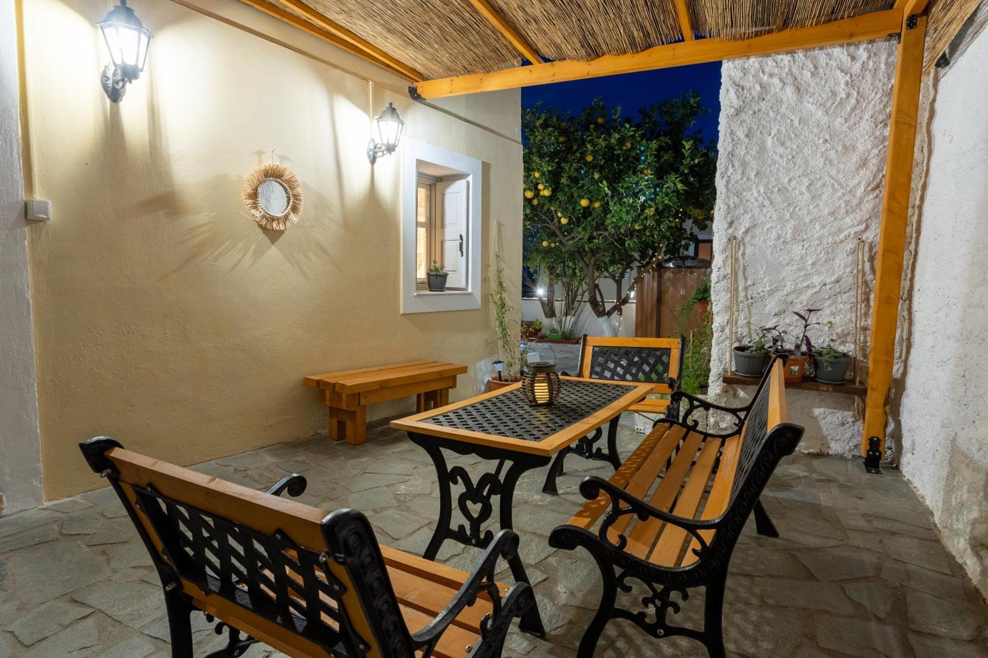 Spacious Home With Yard, Mytilene Lesvos Exterior foto