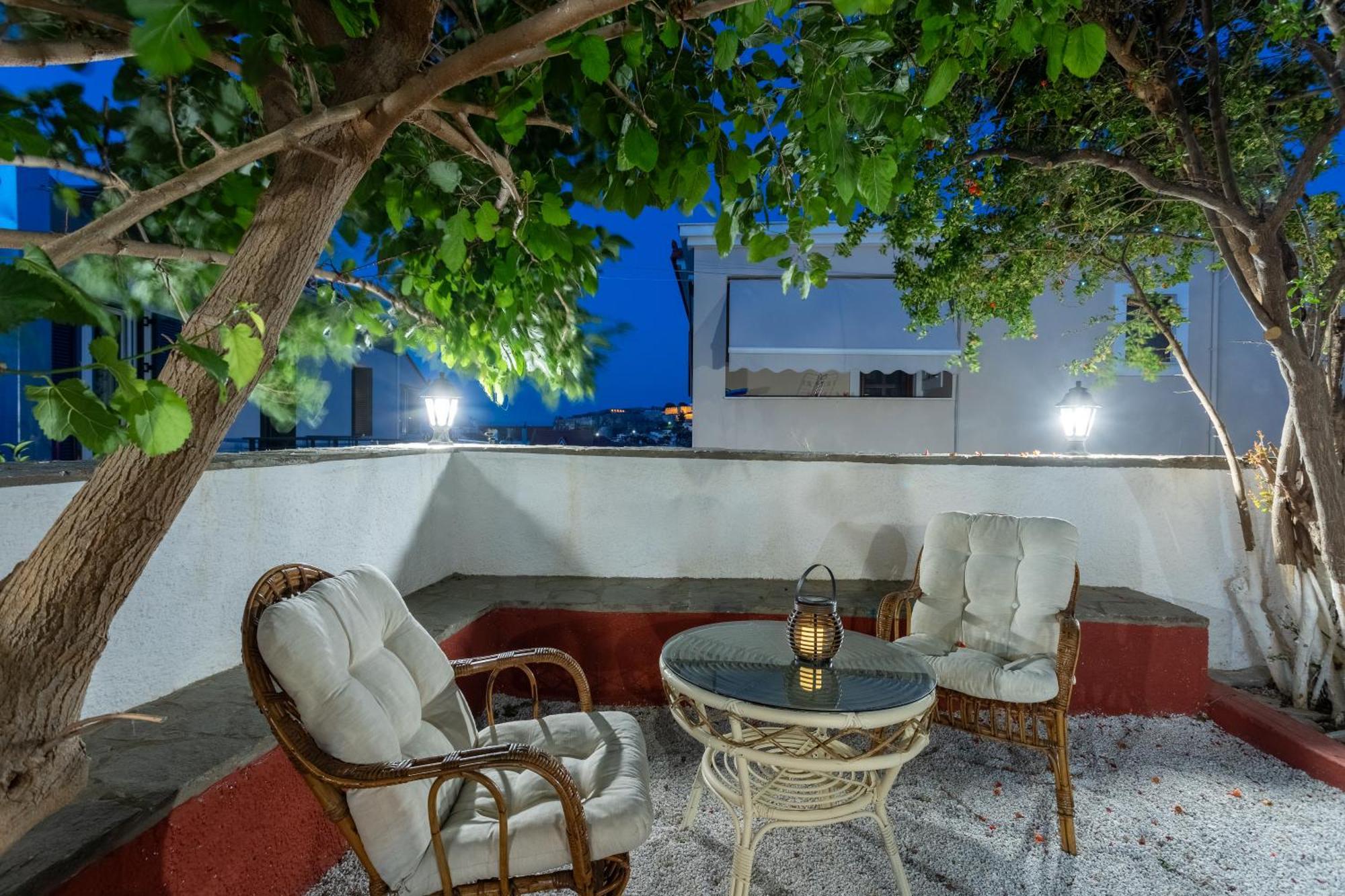Spacious Home With Yard, Mytilene Lesvos Exterior foto