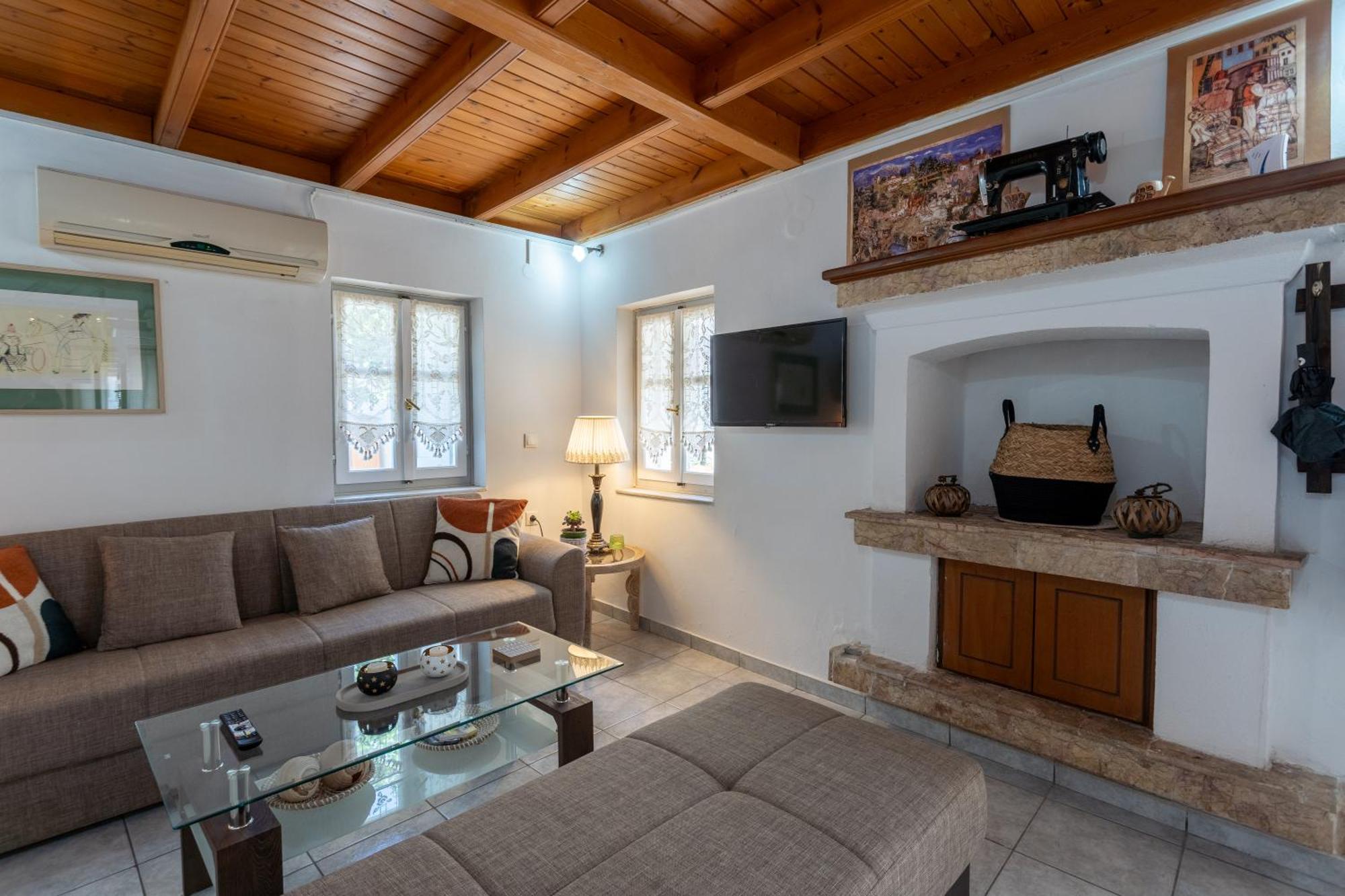 Spacious Home With Yard, Mytilene Lesvos Exterior foto