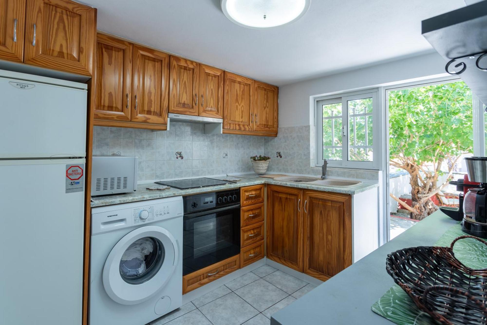 Spacious Home With Yard, Mytilene Lesvos Exterior foto