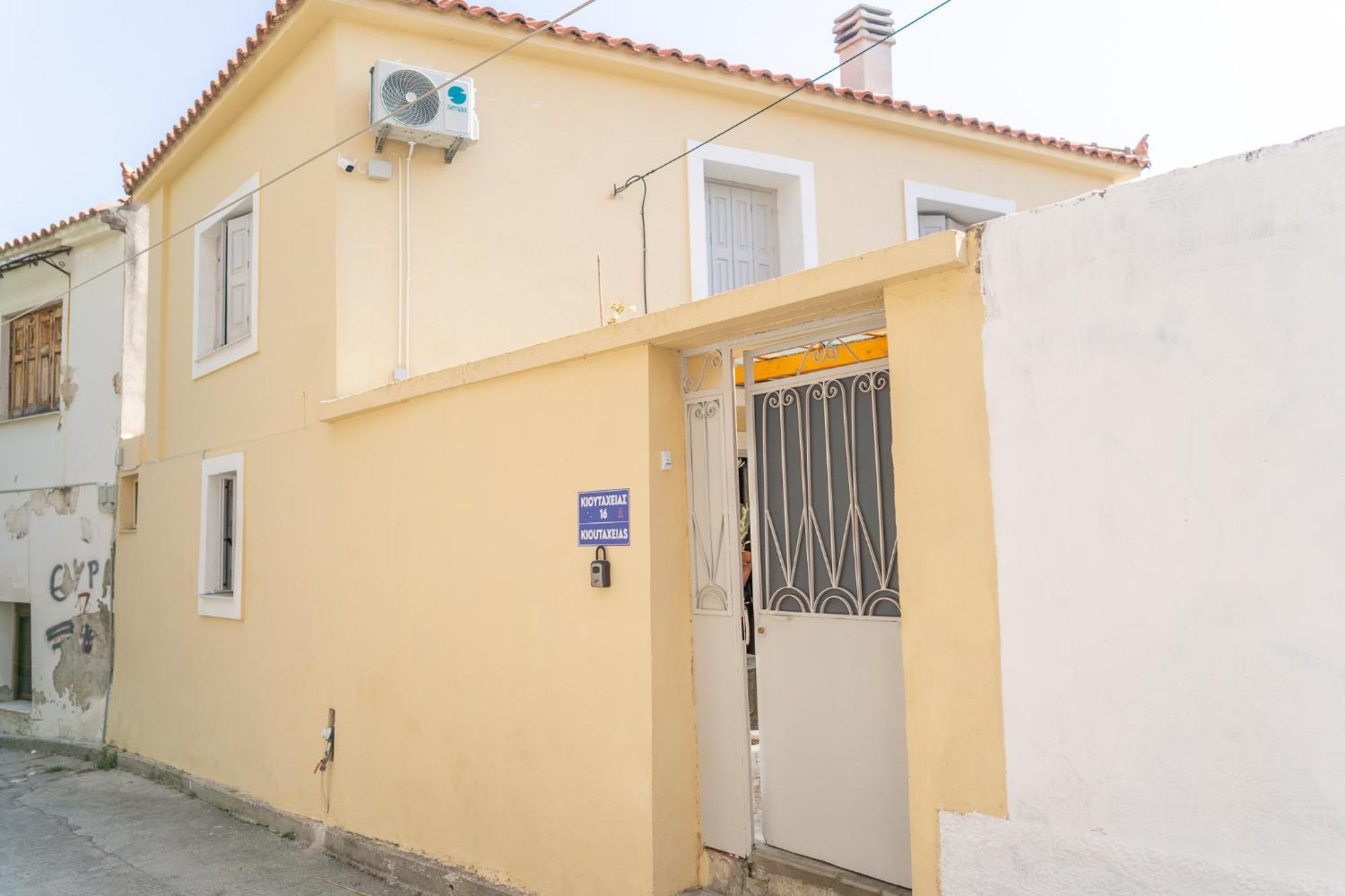 Spacious Home With Yard, Mytilene Lesvos Exterior foto